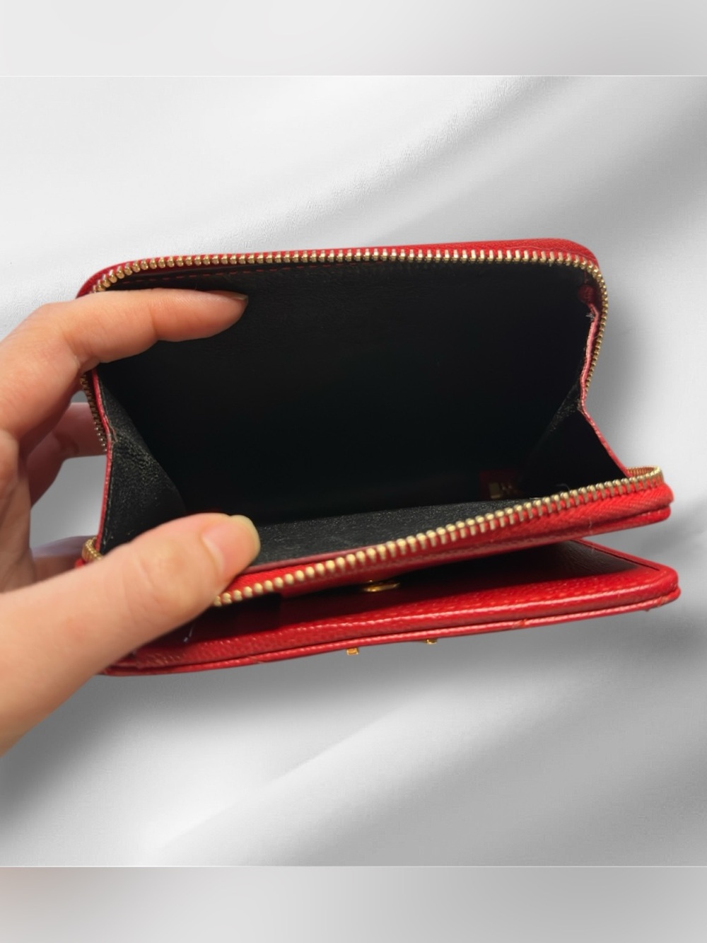 Saint Laurent Red Quilted Zip-Around Wallet with Gold YSL Emblem - Picture 4 of 6